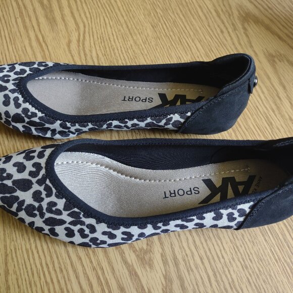 Anne Klein AK Sport leopard print fabric flats - EUC - size 8.5 - Picture 4 of 9